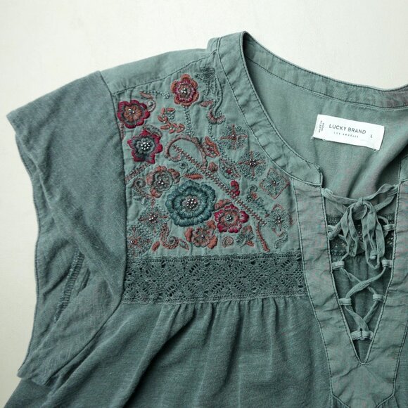 Peasant embroidered and beaded woman's shirt - Picture 2 of 3
